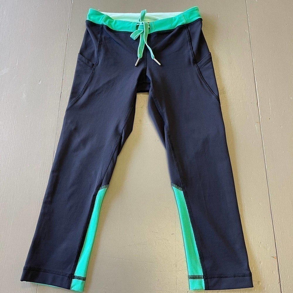 Lululemon Women's Cropped Legging Pants - Picture 2 of 8